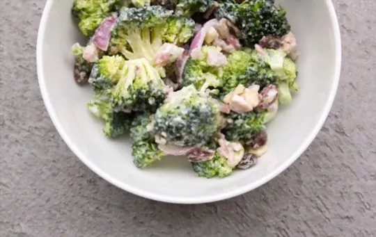 broccoli salad with toasted cashews