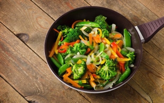 stirfried vegetables with rice noodles