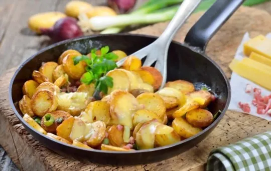 skillet potatoes with pepper and veggies