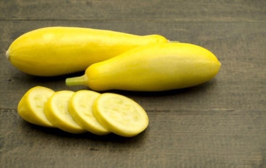 what does yellow squash taste like
