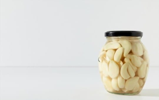 what is pickled garlic